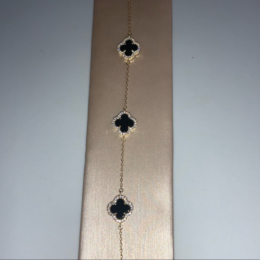 18k Onyx Clover Bracelet - Picture 3 of 12
